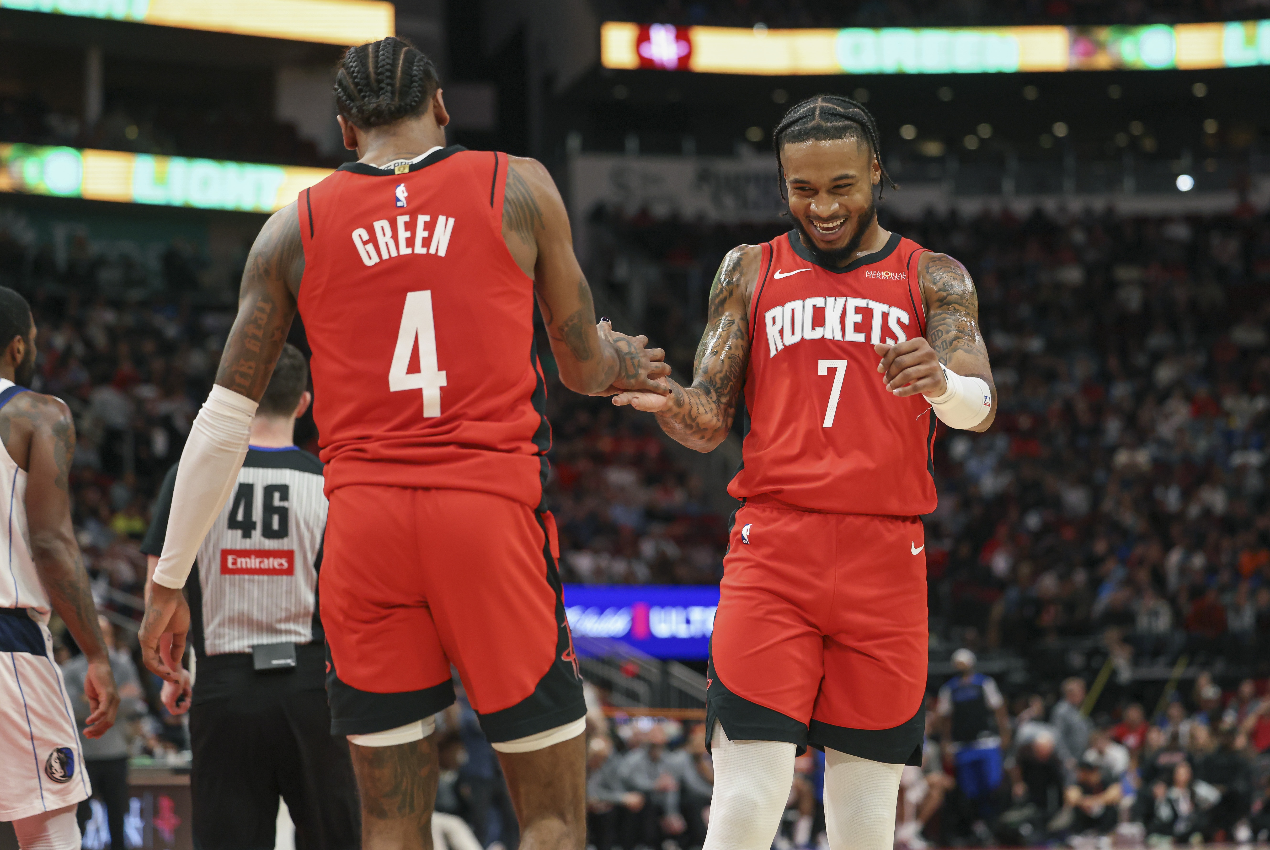 开云体育最新网址-火箭客场逆转太阳,全队发挥出色了吗